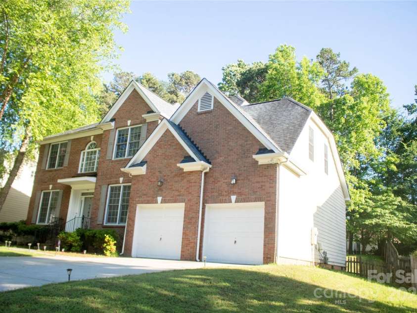 7708 Harrington Woods Road, Charlotte, NC 28269.  MLS# CAR4305903, YatesRealty ID 21680. 