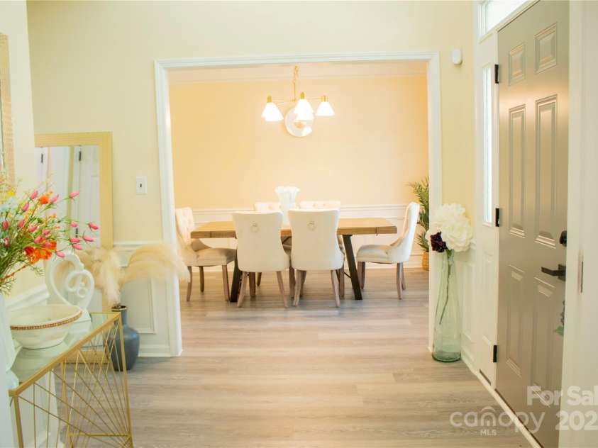 7708 Harrington Woods Road, Charlotte, NC 28269.  MLS# CAR4305903, YatesRealty ID 21680. 