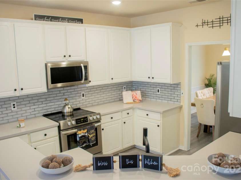 7708 Harrington Woods Road, Charlotte, NC 28269.  MLS# CAR4305903, YatesRealty ID 21680. 
