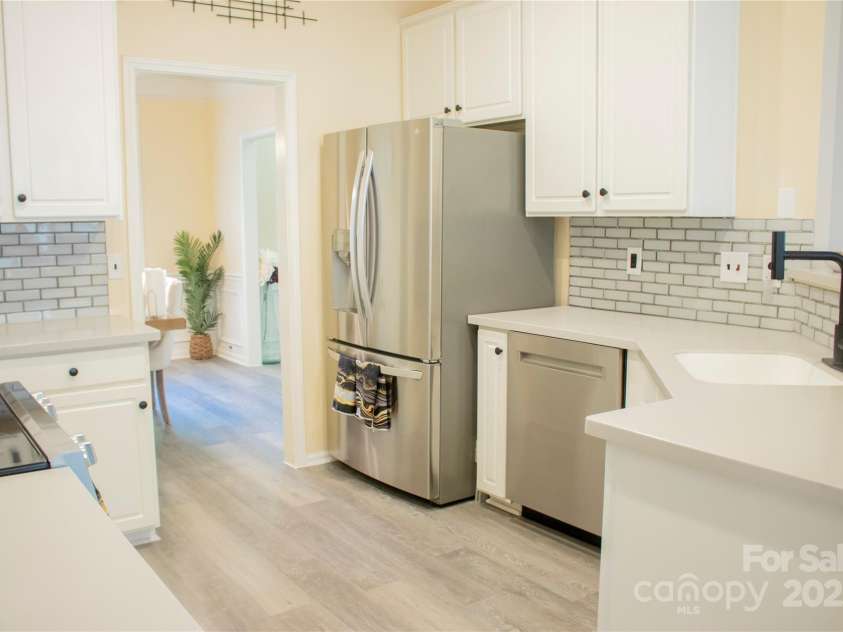 7708 Harrington Woods Road, Charlotte, NC 28269.  MLS# CAR4305903, YatesRealty ID 21680. 