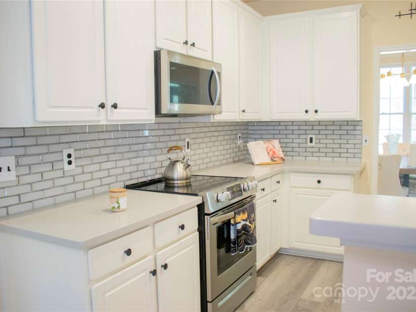 7708 Harrington Woods Road, Charlotte, NC 28269.  MLS# CAR4305903, YatesRealty ID 21680. 