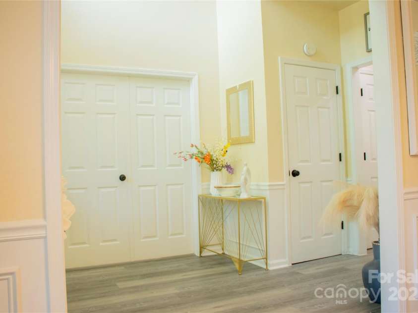 7708 Harrington Woods Road, Charlotte, NC 28269.  MLS# CAR4305903, YatesRealty ID 21680. 