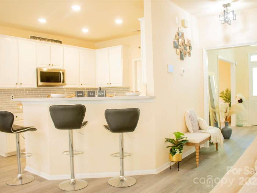 7708 Harrington Woods Road, Charlotte, NC 28269.  MLS# CAR4305903, YatesRealty ID 21680. 