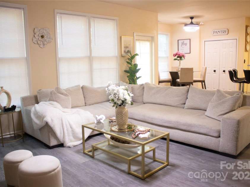 7708 Harrington Woods Road, Charlotte, NC 28269.  MLS# CAR4305903, YatesRealty ID 21680. 