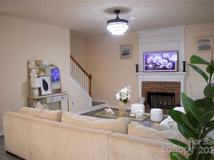7708 Harrington Woods Road, Charlotte, NC 28269.  MLS# CAR4305903, YatesRealty ID 21680. 