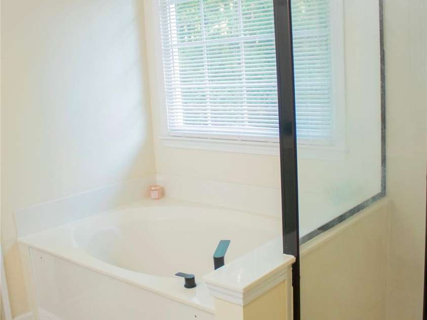7708 Harrington Woods Road, Charlotte, NC 28269.  MLS# CAR4305903, YatesRealty ID 21680. 