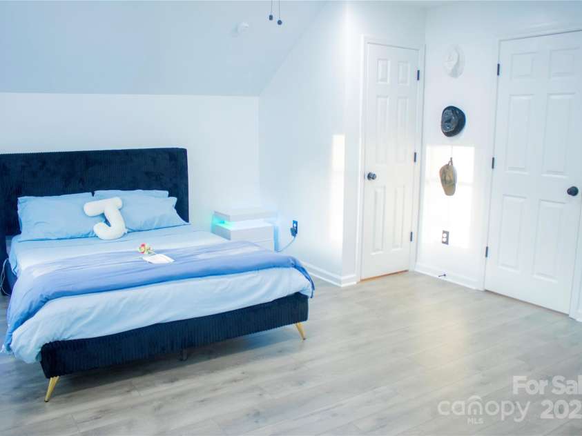 7708 Harrington Woods Road, Charlotte, NC 28269.  MLS# CAR4305903, YatesRealty ID 21680. 