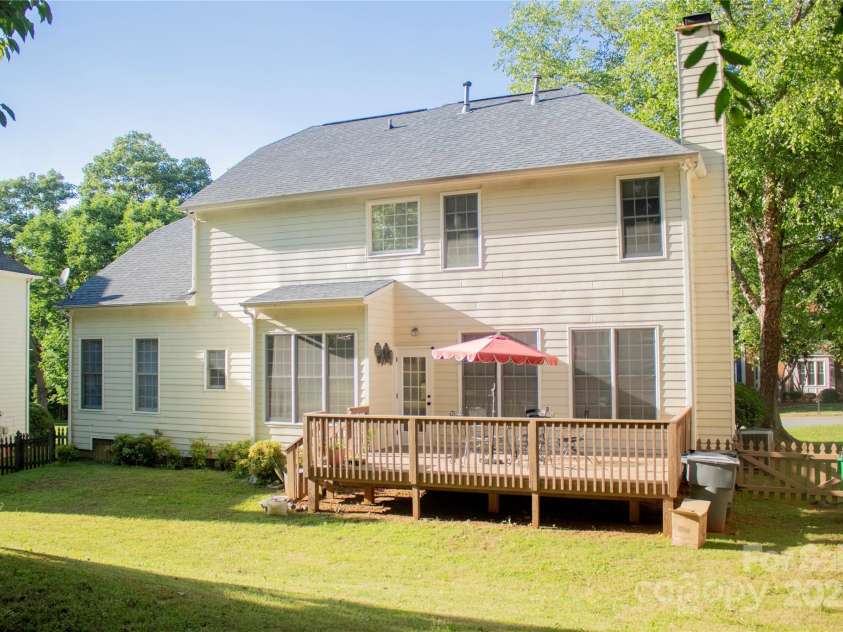 7708 Harrington Woods Road, Charlotte, NC 28269.  MLS# CAR4305903, YatesRealty ID 21680. 