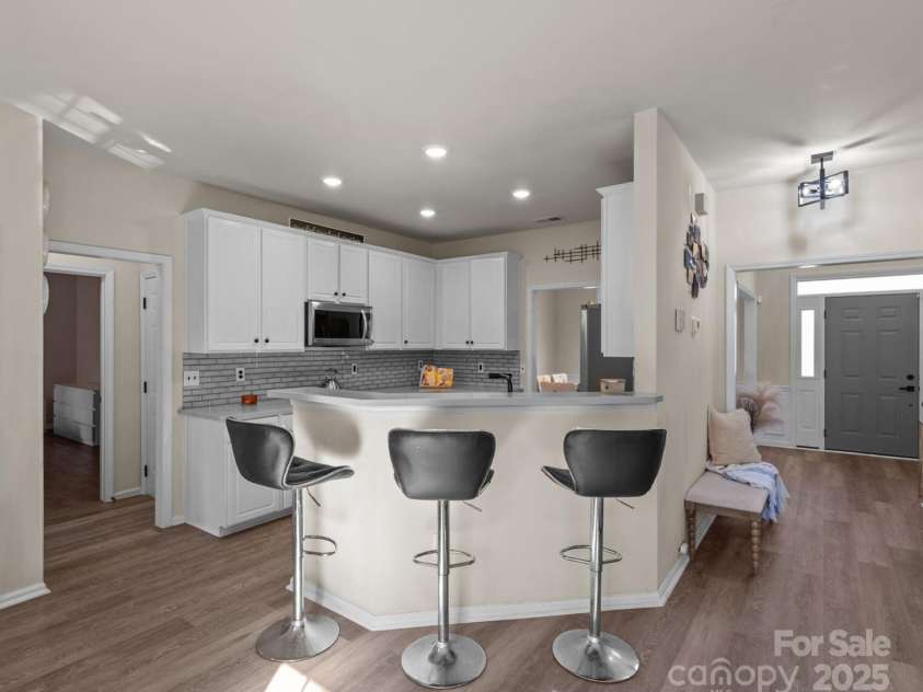 7708 Harrington Woods Road, Charlotte, NC 28269.  MLS# CAR4318940, YatesRealty ID 21680. 