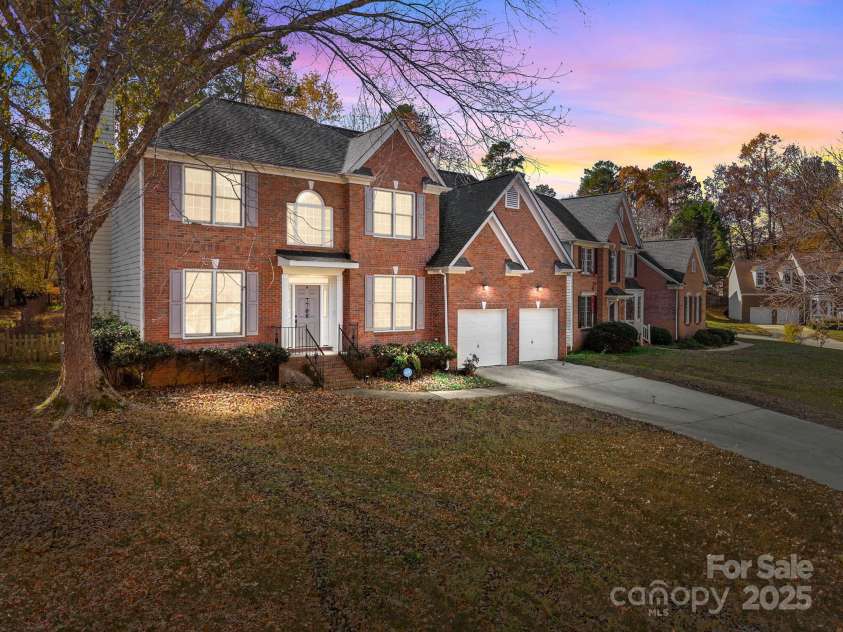 7708 Harrington Woods Road, Charlotte, NC 28269.  MLS# CAR4318940, YatesRealty ID 21680. 