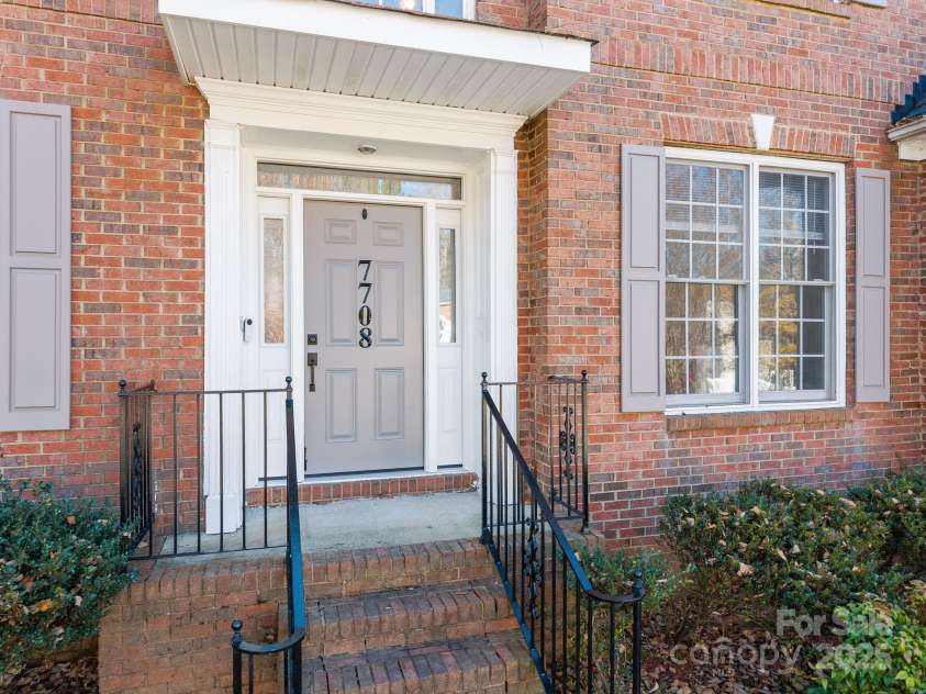 7708 Harrington Woods Road, Charlotte, NC 28269.  MLS# CAR4318940, YatesRealty ID 21680. 
