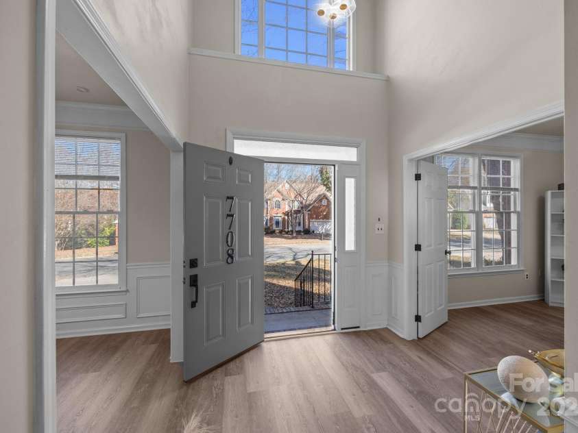 7708 Harrington Woods Road, Charlotte, NC 28269.  MLS# CAR4318940, YatesRealty ID 21680. 