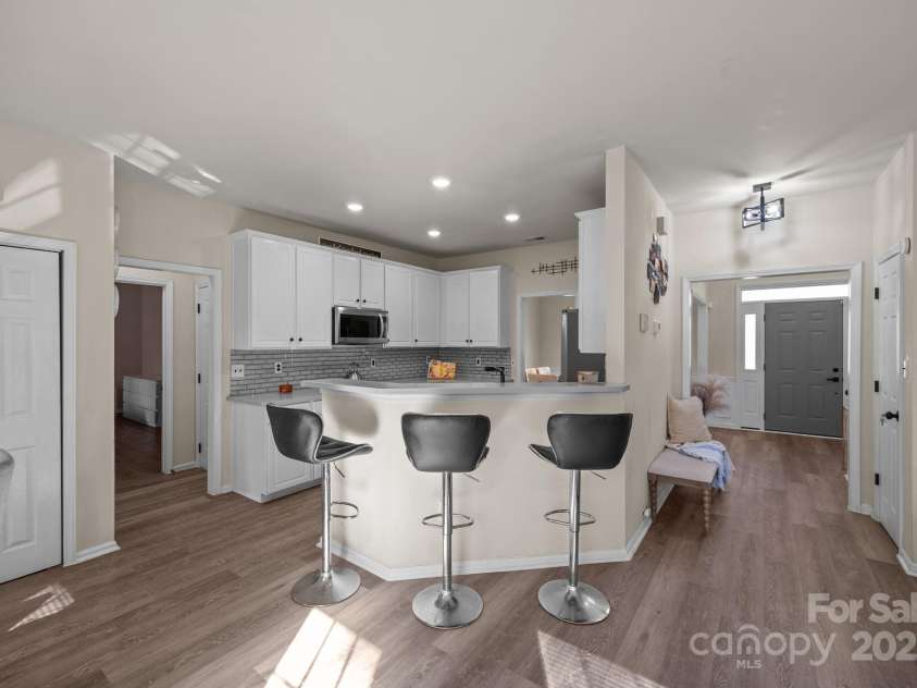 7708 Harrington Woods Road, Charlotte, NC 28269.  MLS# CAR4318940, YatesRealty ID 21680. 