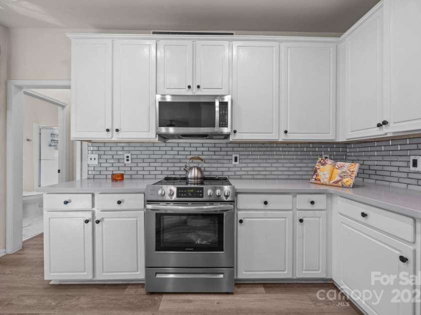 7708 Harrington Woods Road, Charlotte, NC 28269.  MLS# CAR4318940, YatesRealty ID 21680. 