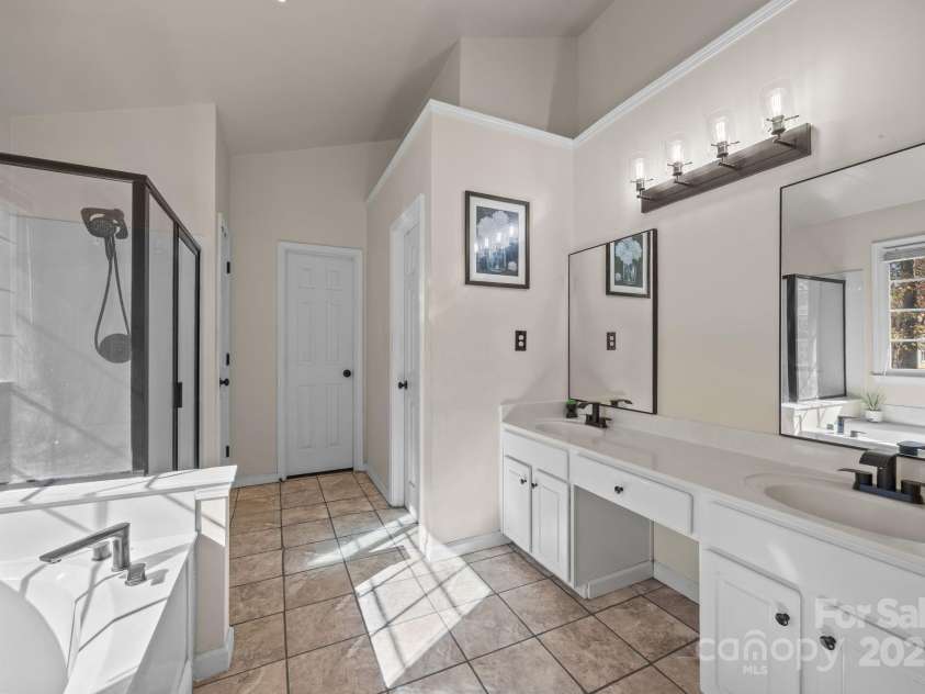 7708 Harrington Woods Road, Charlotte, NC 28269.  MLS# CAR4318940, YatesRealty ID 21680. 