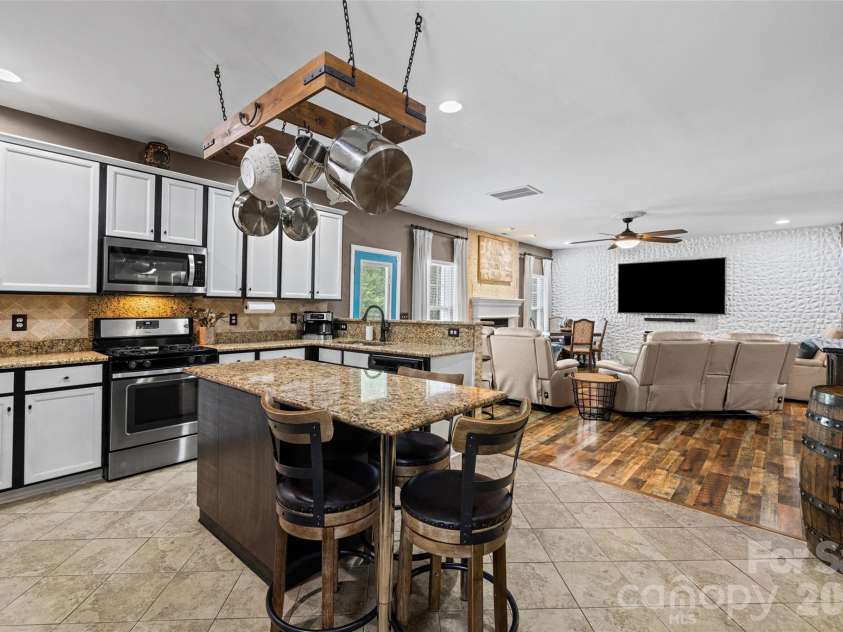 3967 Parkers Ferry Road, Fort Mill, SC 29715.  MLS# CAR4379187, YatesRealty ID 21681. 