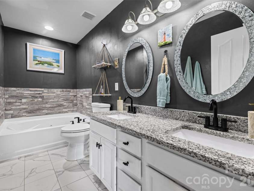 3967 Parkers Ferry Road, Fort Mill, SC 29715.  MLS# CAR4379187, YatesRealty ID 21681. 
