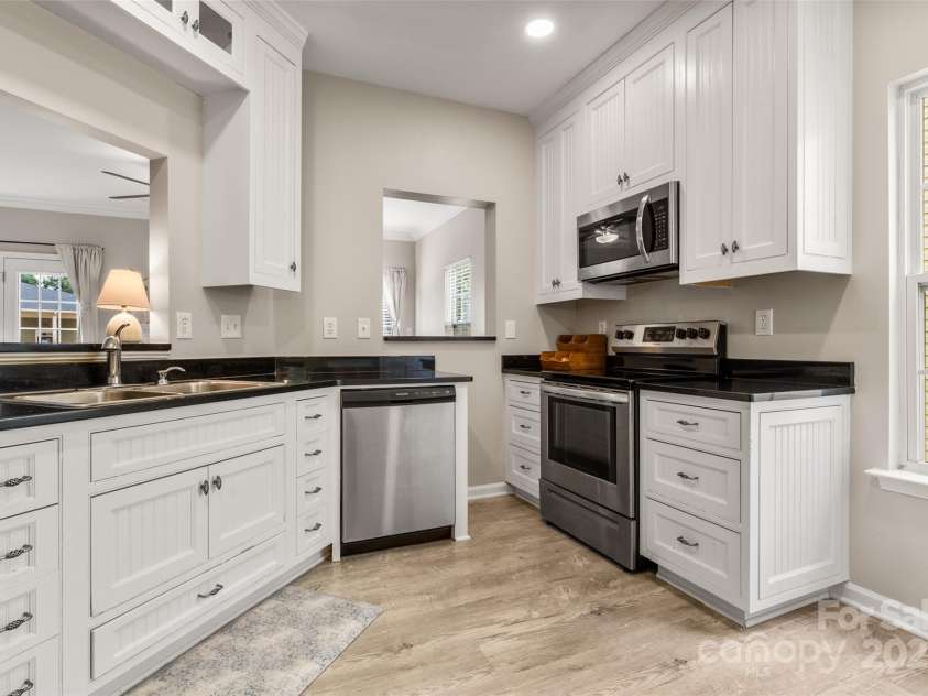 9651 Bailey Road, Cornelius, NC 28031.  MLS# CAR4264038, YatesRealty ID 21681. 