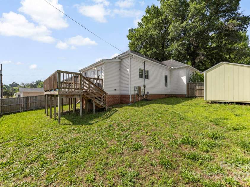 1008 Valley Street, Kannapolis, NC 28081.  MLS# CAR4268603, YatesRealty ID 21682. 