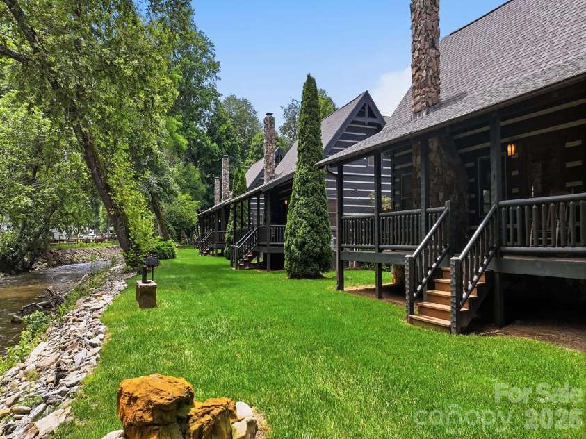 62 Rachels Circle, Maggie Valley, NC 28751.  MLS# CAR4392640, YatesRealty ID 21682. 