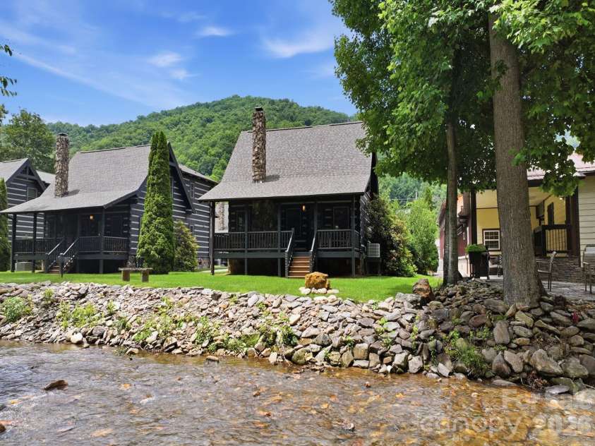 62 Rachels Circle, Maggie Valley, NC 28751.  MLS# CAR4392640, YatesRealty ID 21682. 