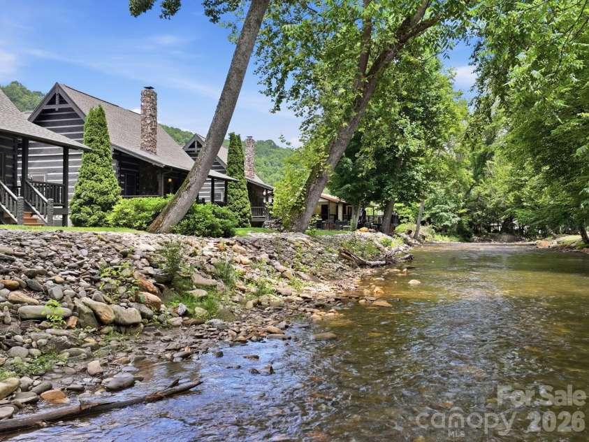 62 Rachels Circle, Maggie Valley, NC 28751.  MLS# CAR4392640, YatesRealty ID 21682. 