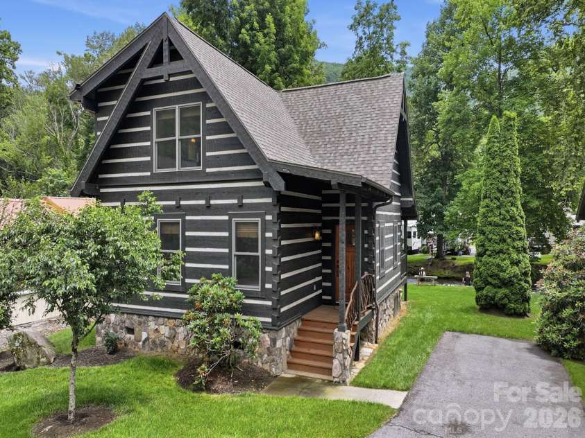 62 Rachels Circle, Maggie Valley, NC 28751.  MLS# CAR4392640, YatesRealty ID 21682. 