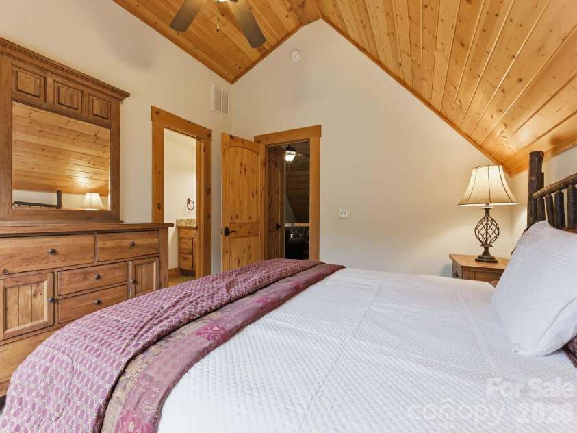 62 Rachels Circle, Maggie Valley, NC 28751.  MLS# CAR4392640, YatesRealty ID 21682. 