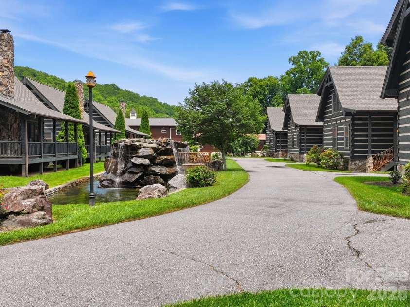 62 Rachels Circle, Maggie Valley, NC 28751.  MLS# CAR4392640, YatesRealty ID 21682. 