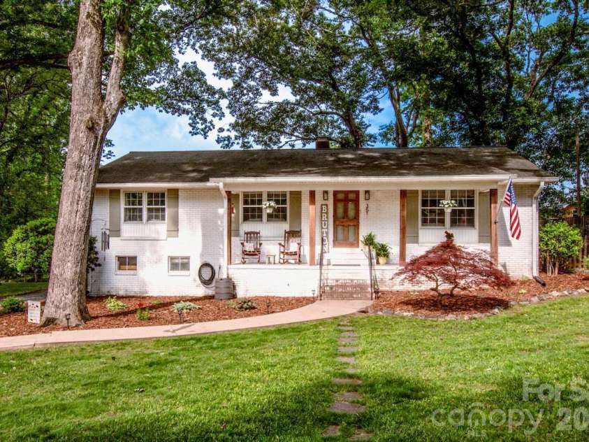 351 Eastwood Drive, Lincolnton, NC 28092.  MLS# CAR4375880, YatesRealty ID 21683. 