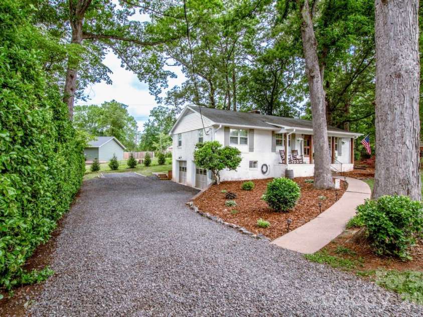 351 Eastwood Drive, Lincolnton, NC 28092.  MLS# CAR4375880, YatesRealty ID 21683. 