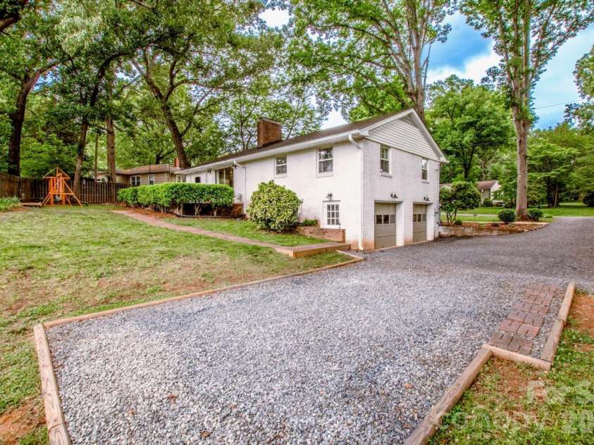 351 Eastwood Drive, Lincolnton, NC 28092.  MLS# CAR4375880, YatesRealty ID 21683. 