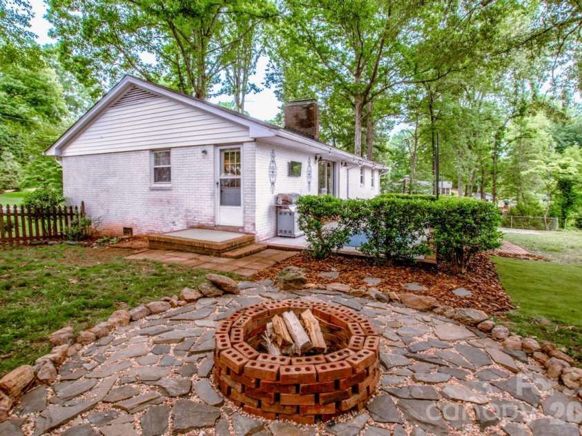 351 Eastwood Drive, Lincolnton, NC 28092.  MLS# CAR4375880, YatesRealty ID 21683. 