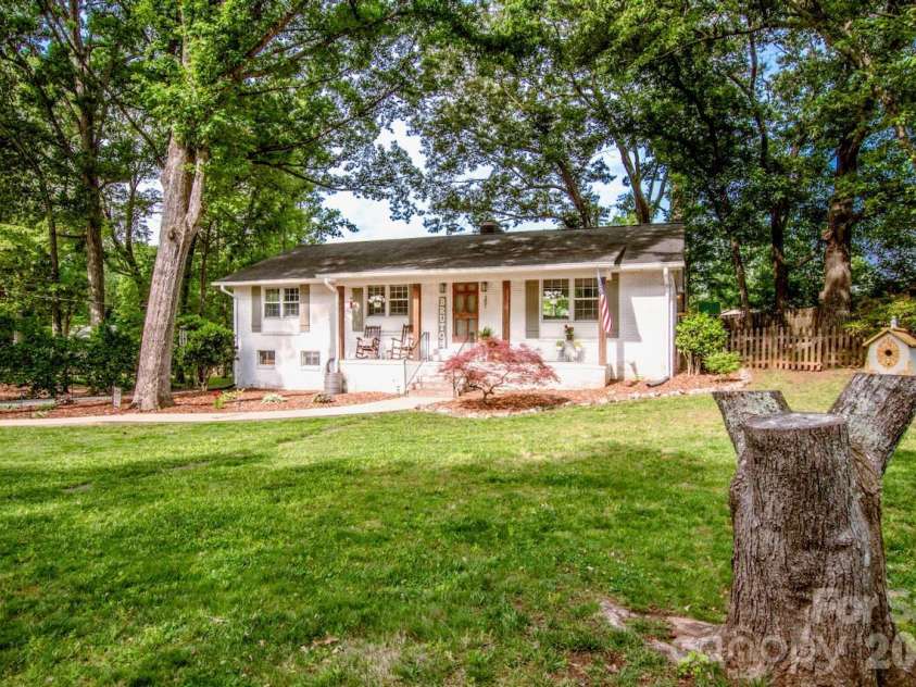 351 Eastwood Drive, Lincolnton, NC 28092.  MLS# CAR4375880, YatesRealty ID 21683. 
