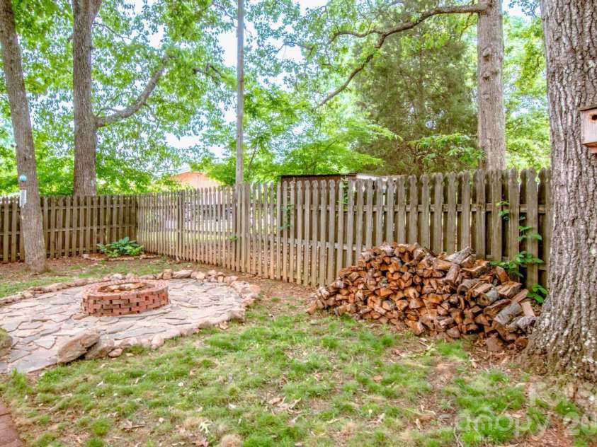 351 Eastwood Drive, Lincolnton, NC 28092.  MLS# CAR4375880, YatesRealty ID 21683. 