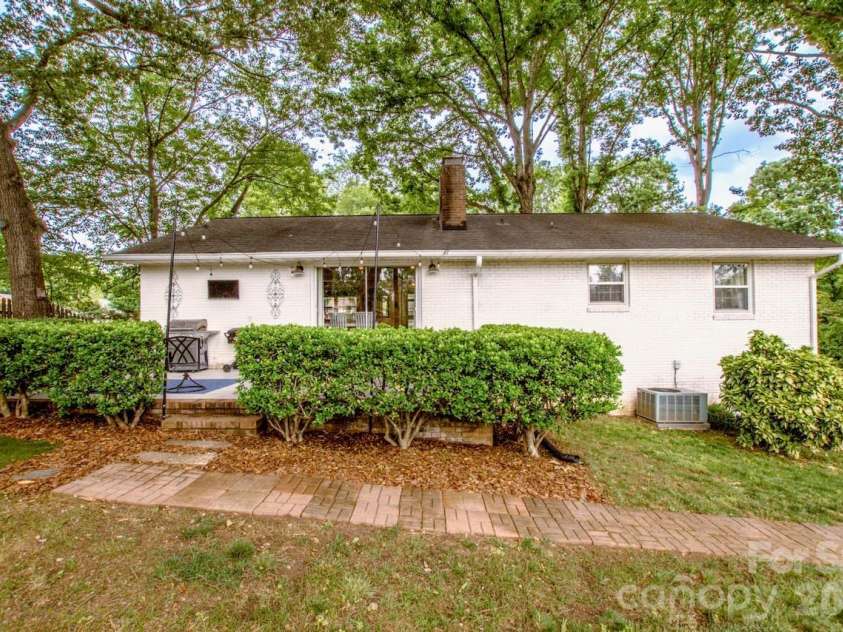 351 Eastwood Drive, Lincolnton, NC 28092.  MLS# CAR4375880, YatesRealty ID 21683. 