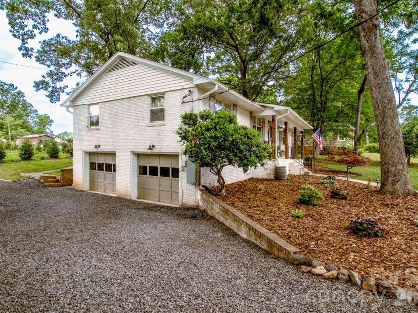 351 Eastwood Drive, Lincolnton, NC 28092.  MLS# CAR4375880, YatesRealty ID 21683. 