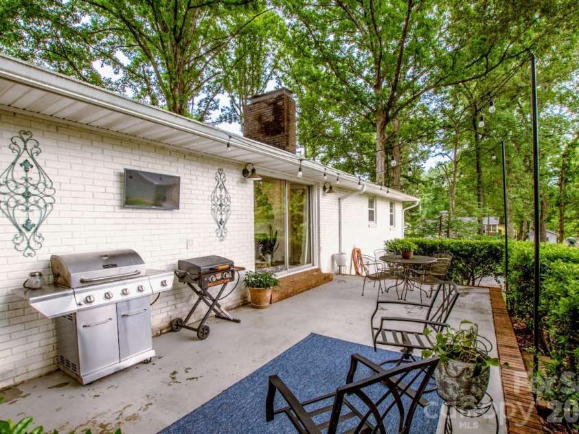 351 Eastwood Drive, Lincolnton, NC 28092.  MLS# CAR4375880, YatesRealty ID 21683. 