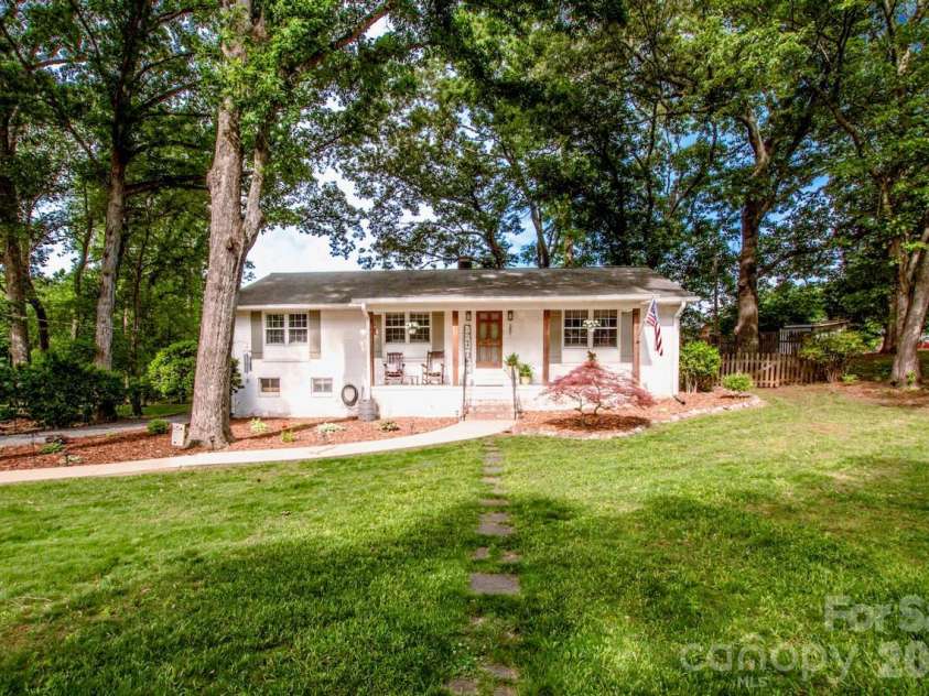351 Eastwood Drive, Lincolnton, NC 28092.  MLS# CAR4375880, YatesRealty ID 21683. 
