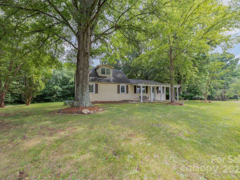 158 John Crotts Road, Mocksville, NC 27028.  MLS# CAR4268479, YatesRealty ID 21684. 