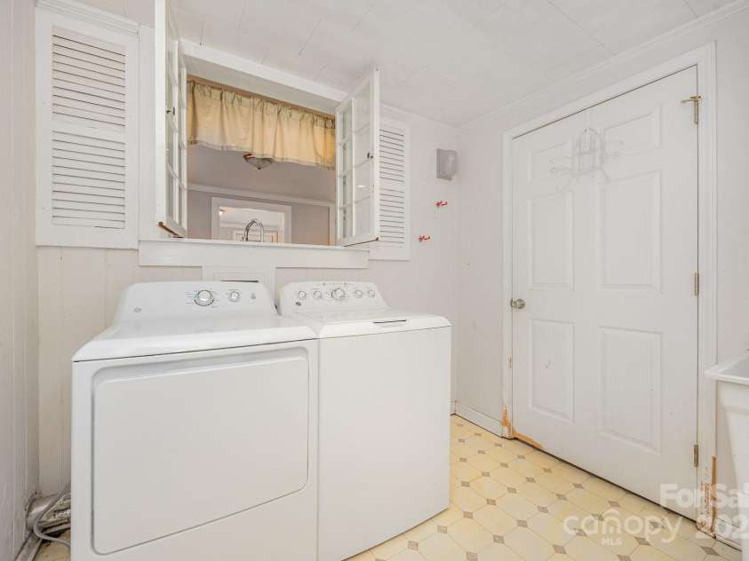 158 John Crotts Road, Mocksville, NC 27028.  MLS# CAR4268479, YatesRealty ID 21684. 