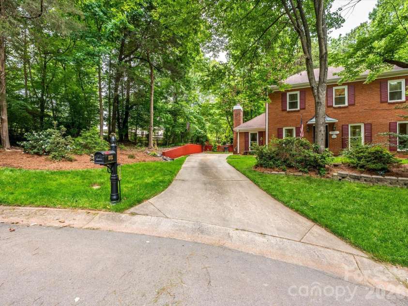 9607 Riddick Place, Matthews, NC 28105.  MLS# CAR4374870, YatesRealty ID 21684. 