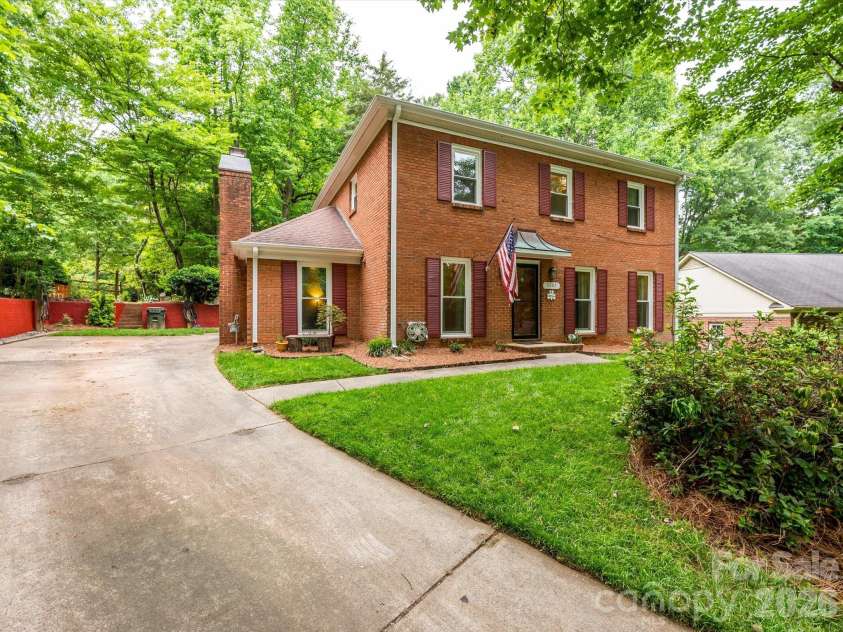 9607 Riddick Place, Matthews, NC 28105.  MLS# CAR4374870, YatesRealty ID 21684. 
