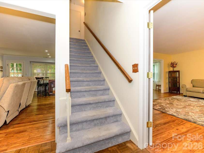 9607 Riddick Place, Matthews, NC 28105.  MLS# CAR4374870, YatesRealty ID 21684. 