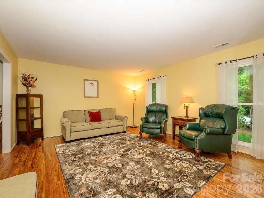9607 Riddick Place, Matthews, NC 28105.  MLS# CAR4374870, YatesRealty ID 21684. 