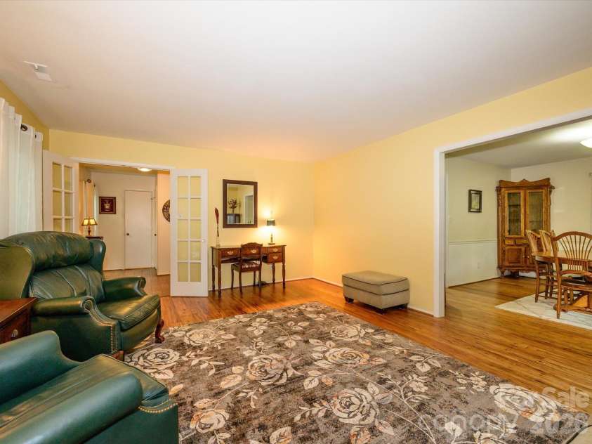 9607 Riddick Place, Matthews, NC 28105.  MLS# CAR4374870, YatesRealty ID 21684. 