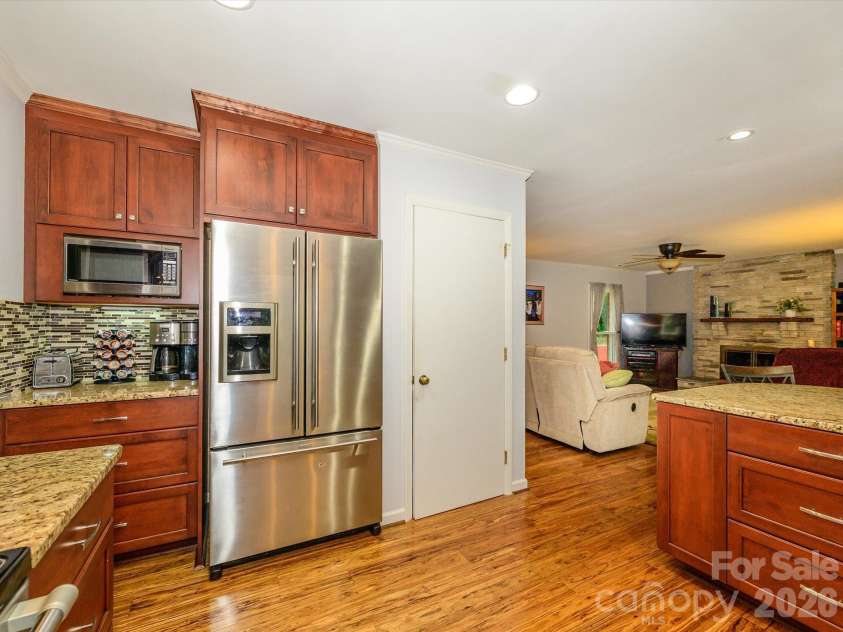 9607 Riddick Place, Matthews, NC 28105.  MLS# CAR4374870, YatesRealty ID 21684. 