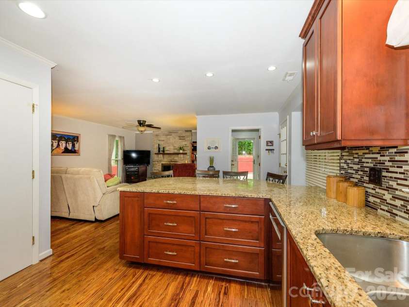 9607 Riddick Place, Matthews, NC 28105.  MLS# CAR4374870, YatesRealty ID 21684. 