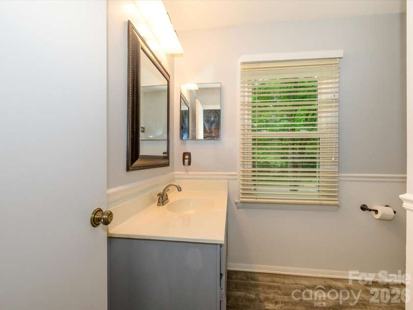 9607 Riddick Place, Matthews, NC 28105.  MLS# CAR4374870, YatesRealty ID 21684. 