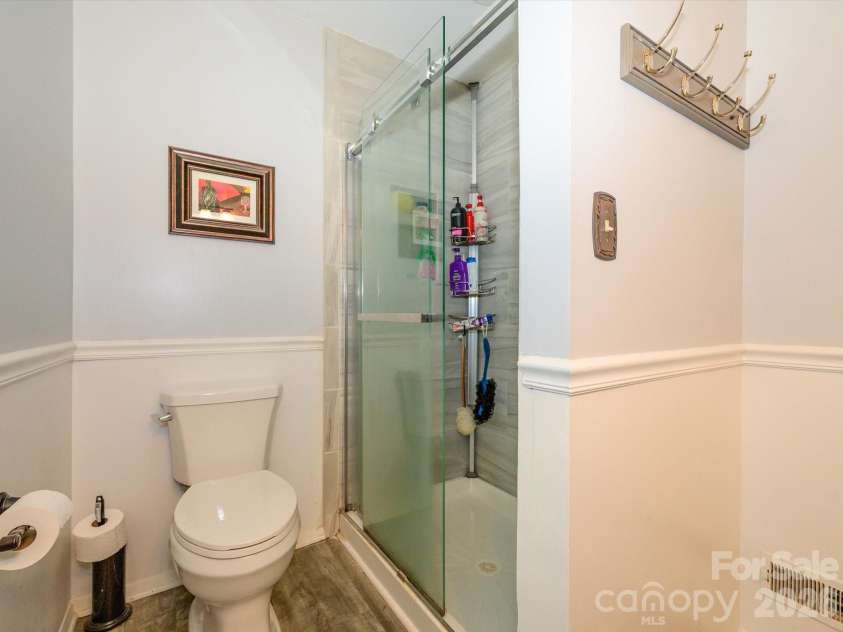 9607 Riddick Place, Matthews, NC 28105.  MLS# CAR4374870, YatesRealty ID 21684. 